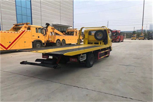 陆良非事故拖车