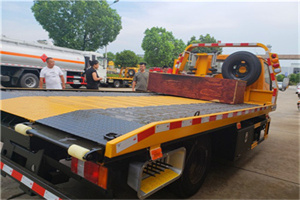 陆良附近拖车电话号码服务